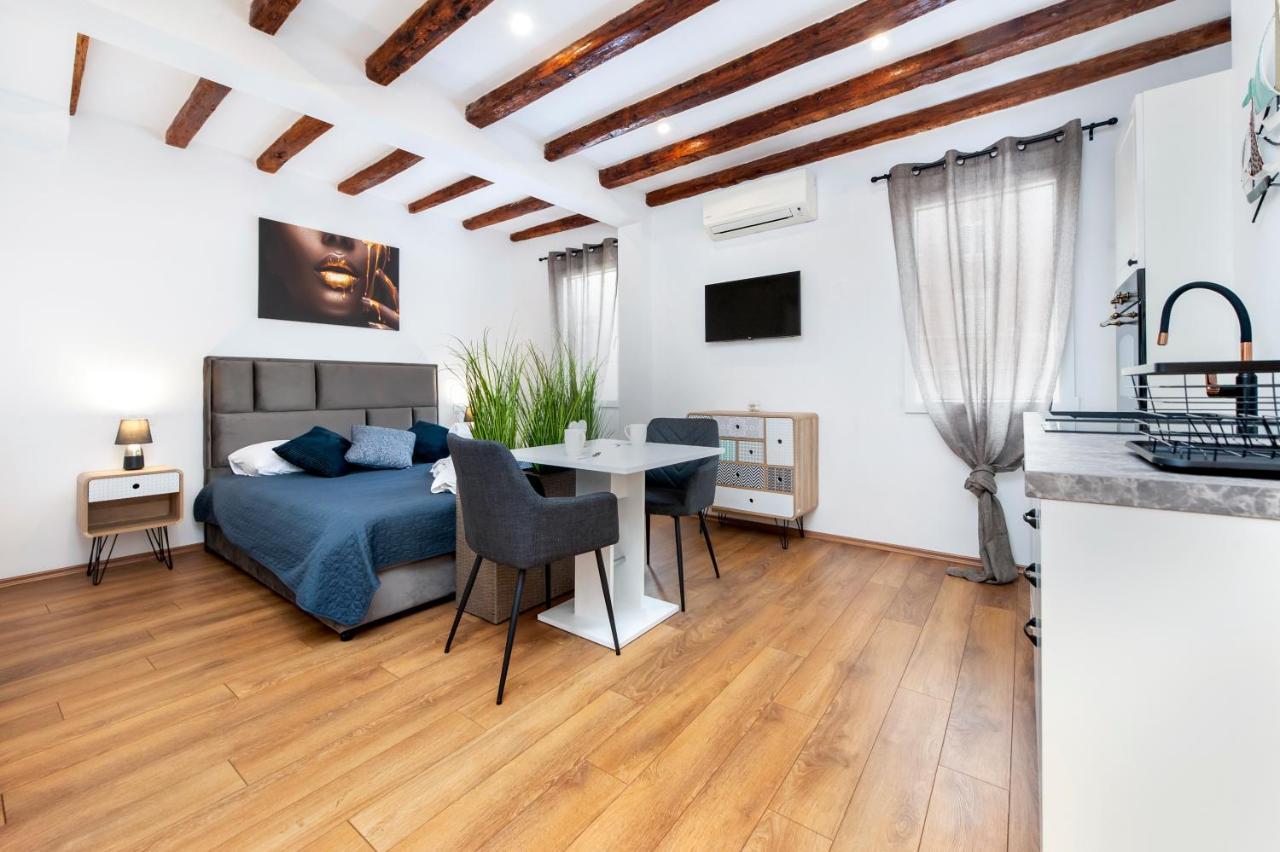 The Yellow House Apartments Rovinj Dış mekan fotoğraf